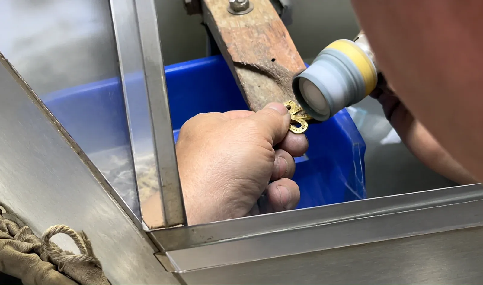 Real jewelry quality checks across bench finishing, surface review and final packing inspection