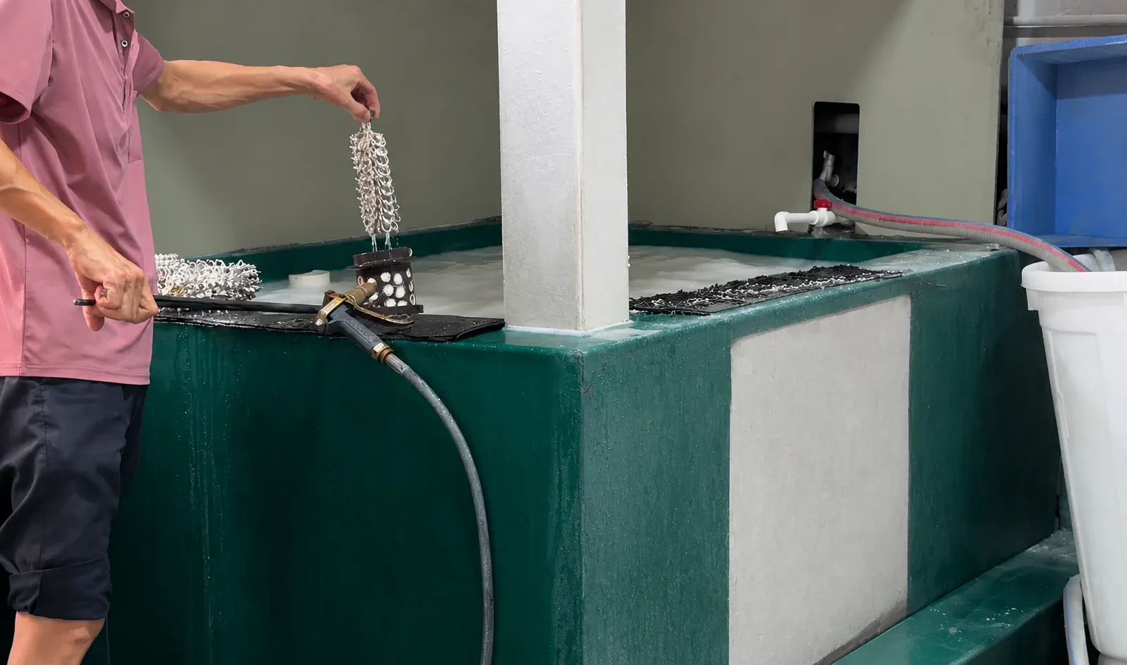 Post-casting quench and rinse process