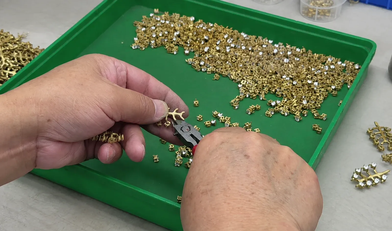 Real jewelry factory evidence showing development review, production stages and finished assembly references